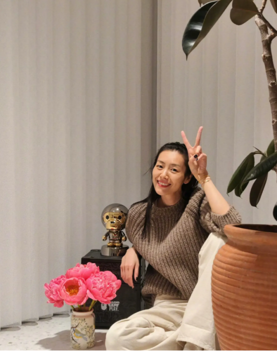 刘雯走秀被嘲脸凹瘦成皮包骨衣服似棕熊同场透视造型更雷人