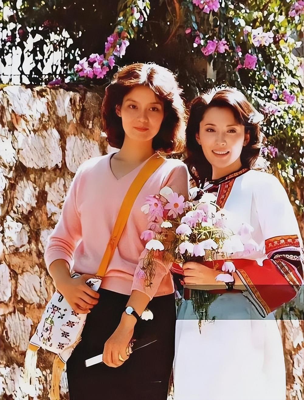 某一天, 潘虹受邀参加晚宴,在这期间她的气质吸引了韩美林.