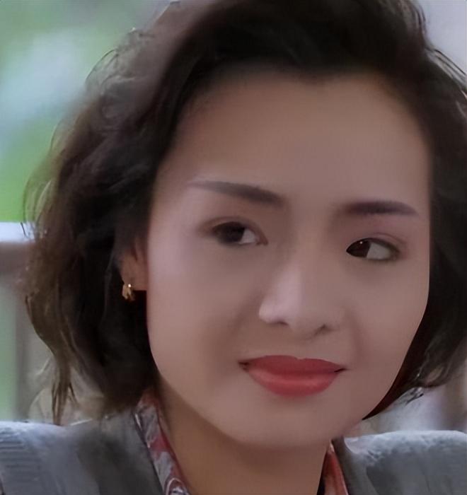 回顾叶子楣巅峰时为爱退圈和男友同居26年未婚55岁依然单身