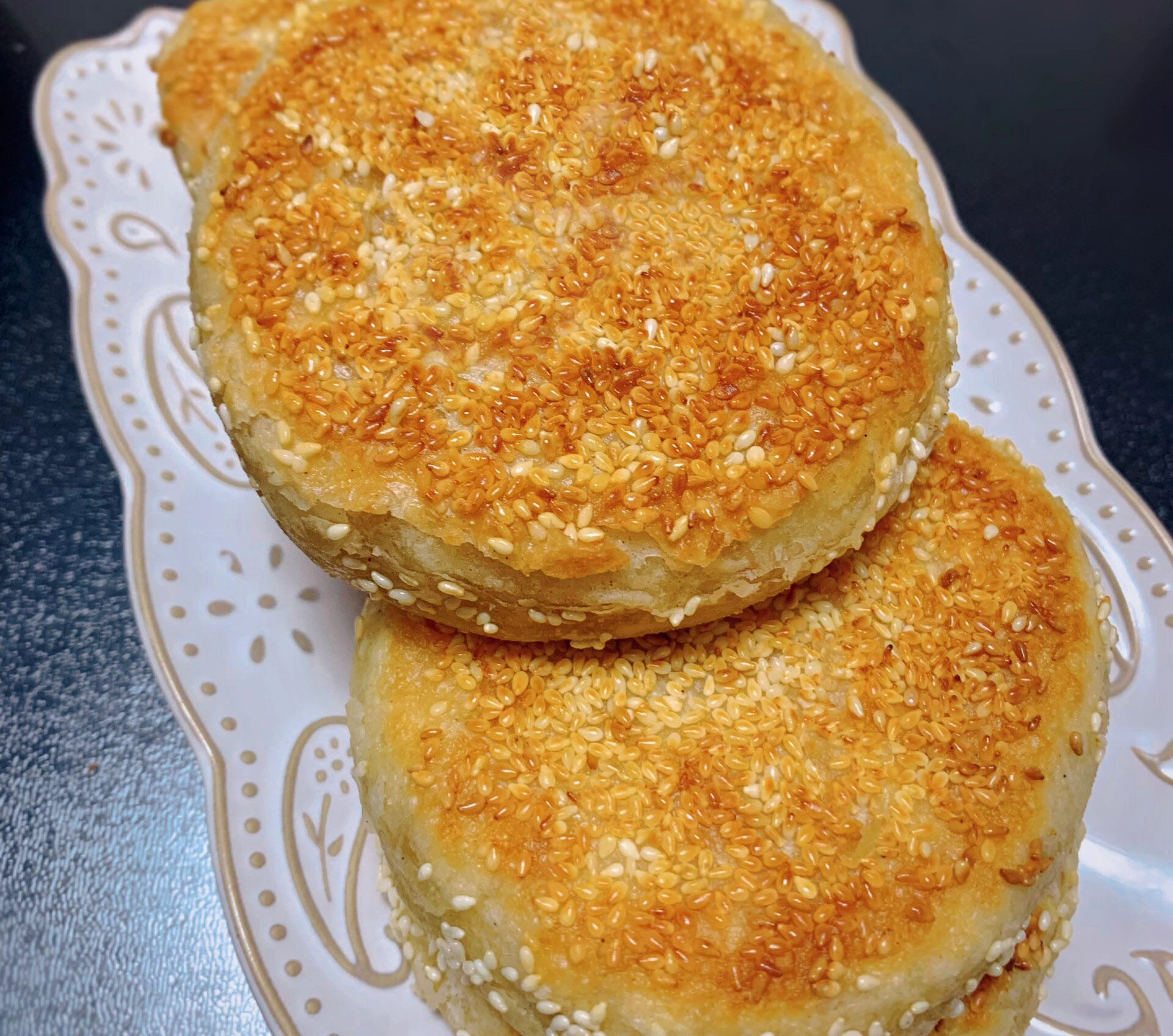 在家就能做出金黄酥脆的油酥烧饼,暄软多层,一咬掉渣,家人都爱