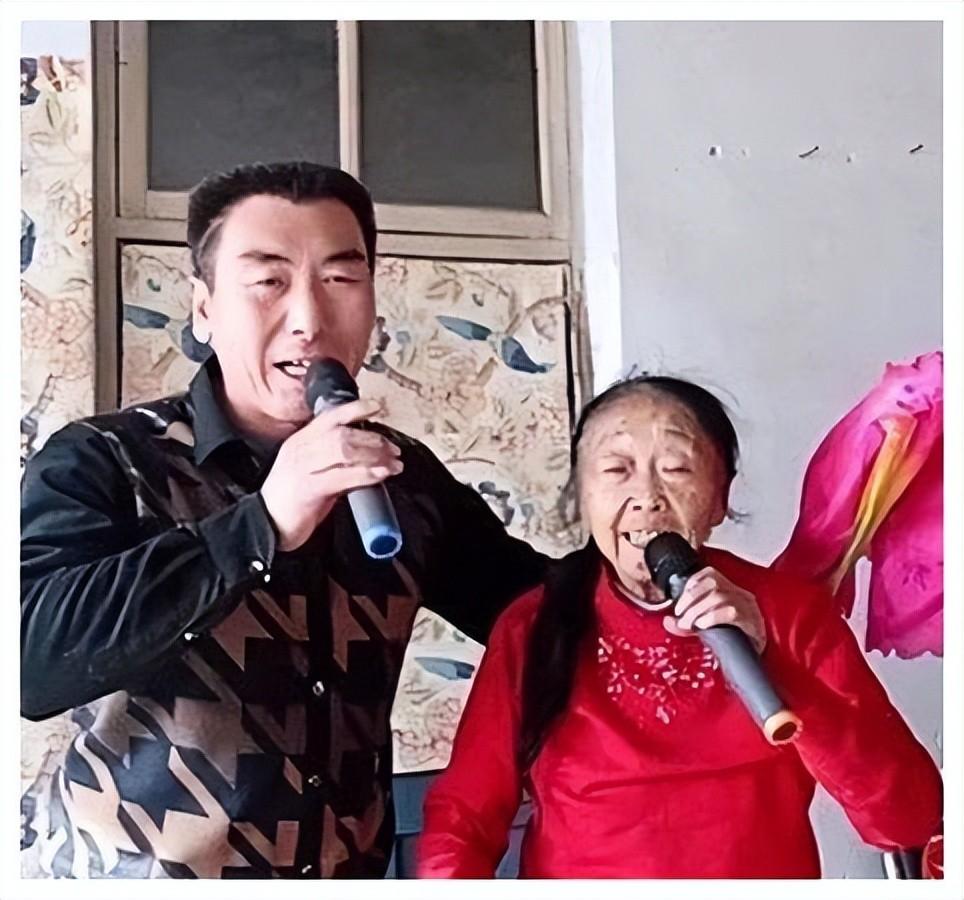 回顾27岁东北小伙和父母断绝关系娶59岁老太现状如何