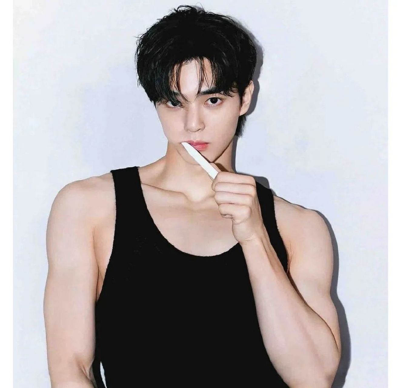 韩国男星宋江(song kang,송강)即将迈入而立之年,迎来他三十岁的