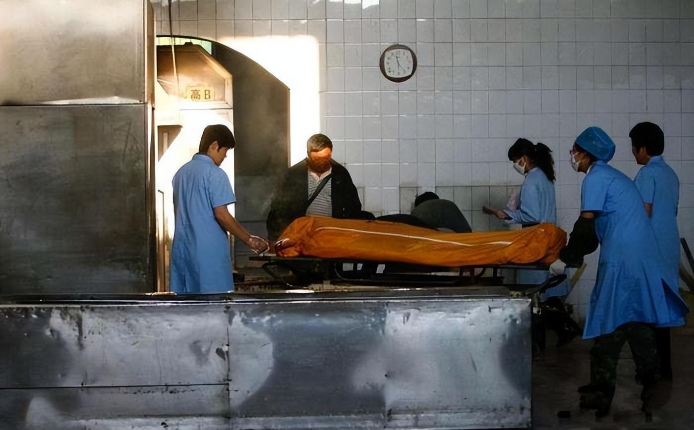 其实不会立马被火化,第一是家属还需要跟你遗体告别,第二是火葬场火化