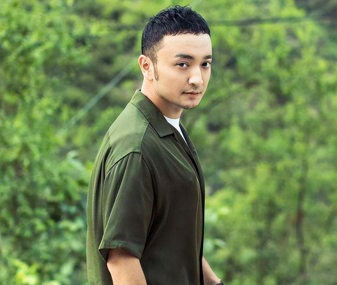 回顾新疆女孩帕夏古丽嫁央视主持人尼格买提无儿女愁坏公婆