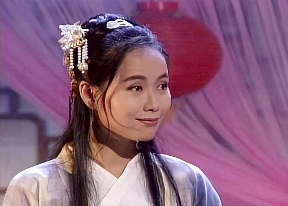 回顾叶童嫁大9岁富豪目睹丈夫梅开四度不离婚她真的幸福吗