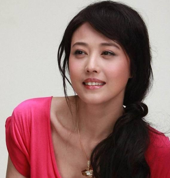 还正巧共同出演了一部电视剧叫《小岛风云》