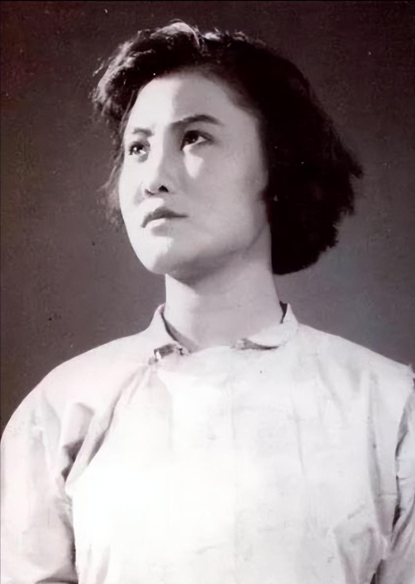 回顾我的祖国演唱者郭兰英:三次抛弃,因无法生育,丈夫选择离婚