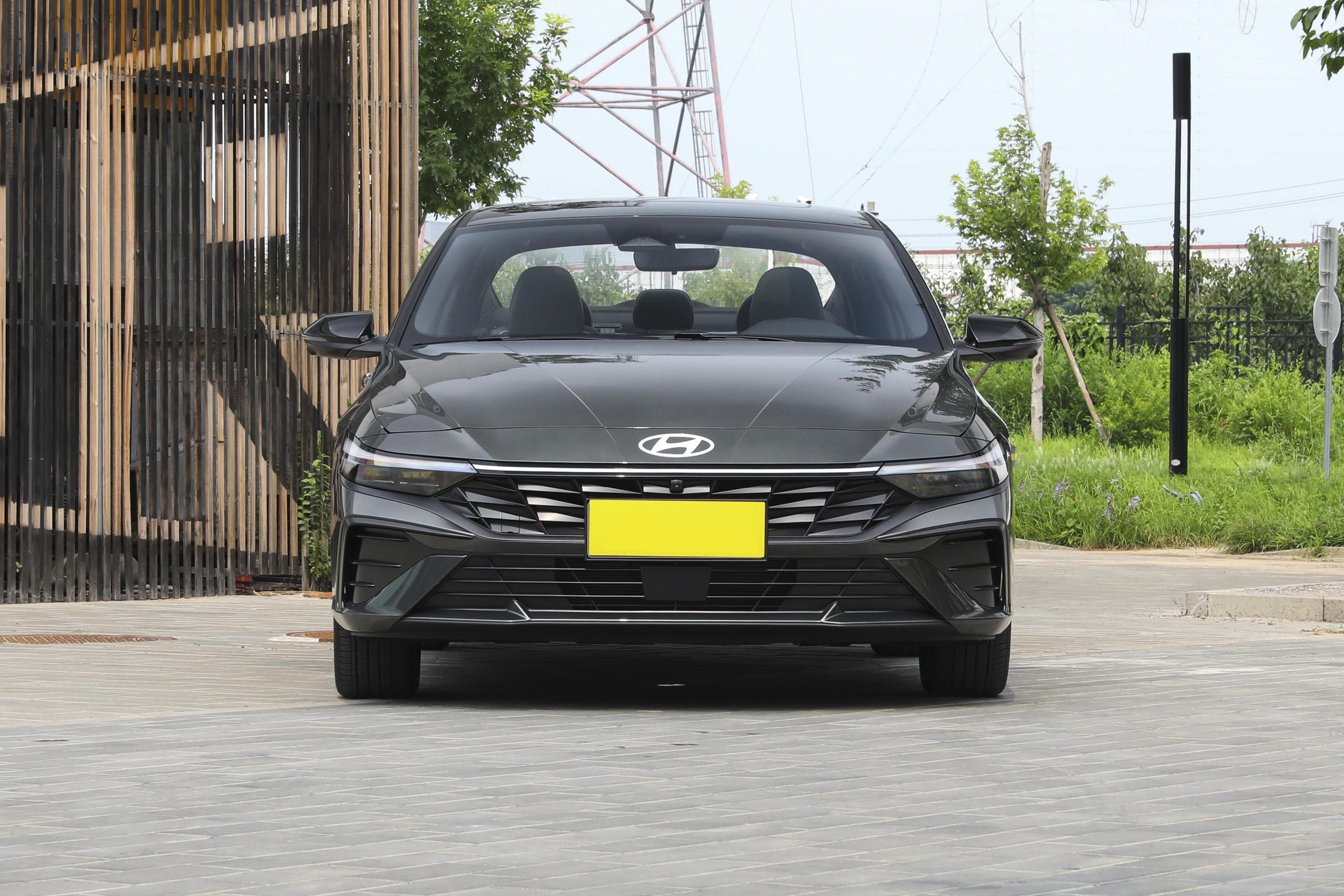 合资自动挡家轿不到10万,轴距超过轩逸,现代伊兰特值得入手吗?