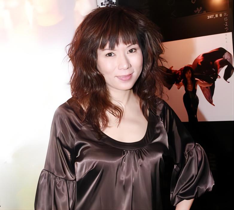 回顾罗慧娟周星驰的一生所爱33岁意外失聪仅45岁因癌症离世