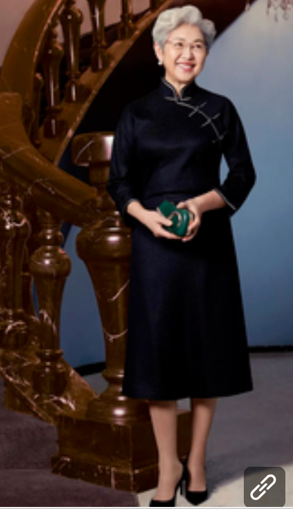 看了71岁傅莹的打扮我悟了白发不染穿衣不花才更高级时髦