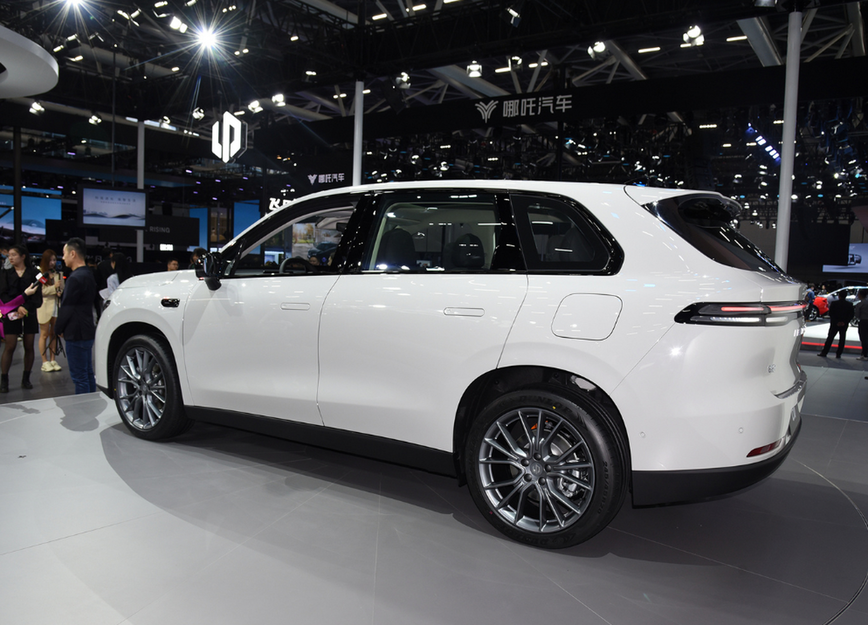 零跑汽车推出15-20万级新能源suv零跑c10,预订量超23500台.