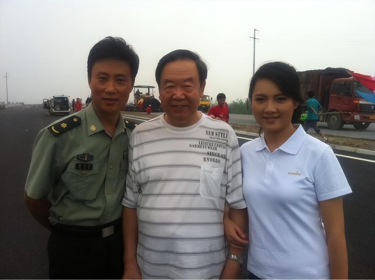 回顾耿为华被女粉丝倒追两年离婚后独自抚养女儿52岁仍然单身