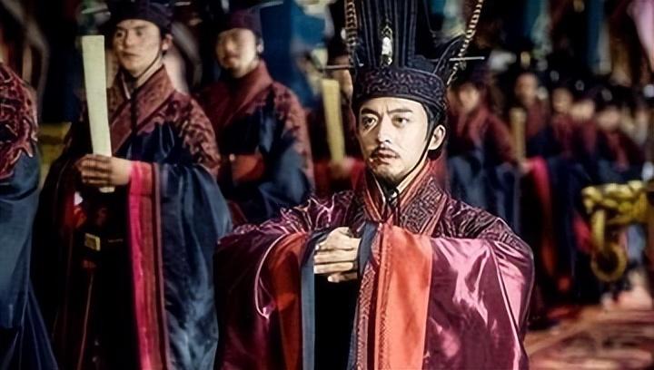 王莽到底是一个怎样的人为何能从一个落魄外戚最终篡取汉朝