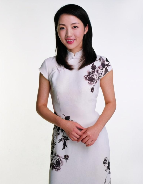 1973年,杨丹在湖南邵阳出生了,她的出生给家中带去了无数的欢声笑语.