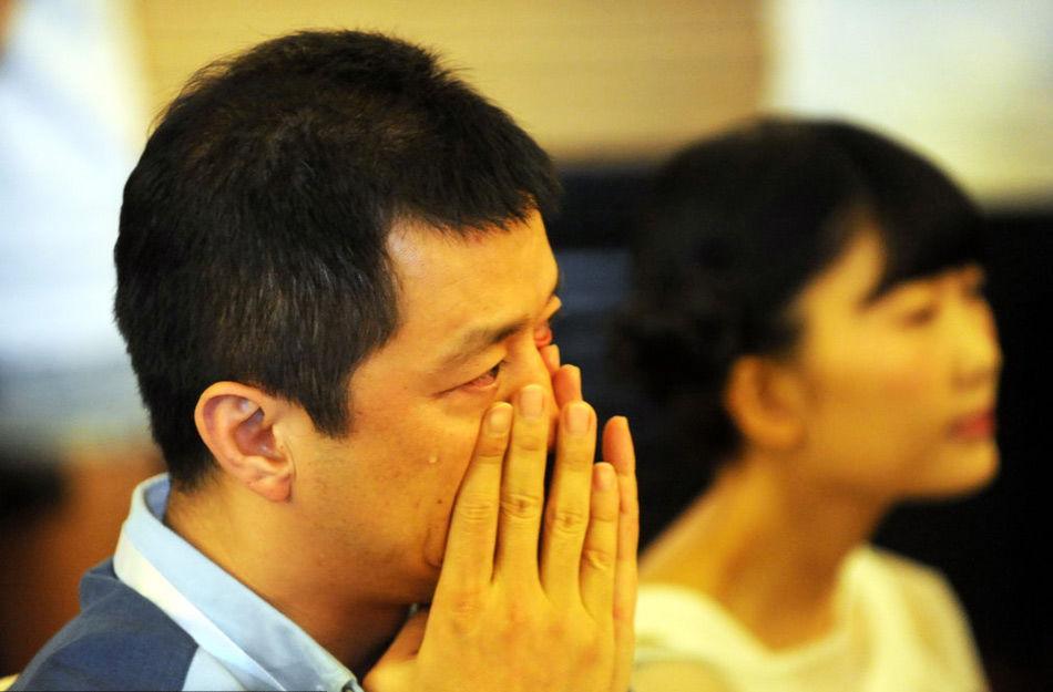 热搜欠债4000万李亚鹏直播突然痛哭吃了一周外卖