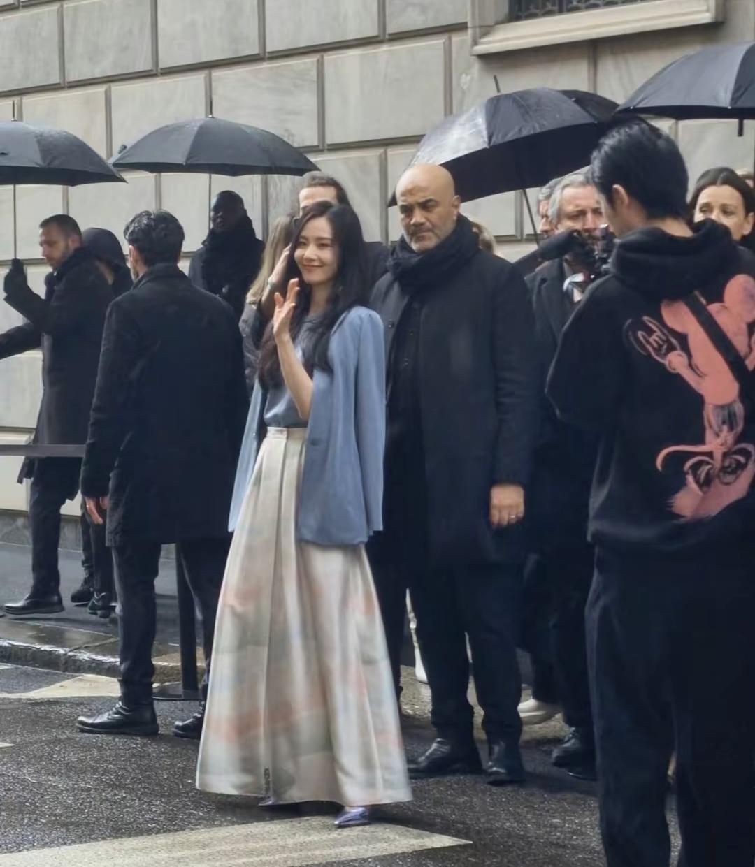 这一夜郭晶晶的普通成了深v全露背红毯女星们的教科书