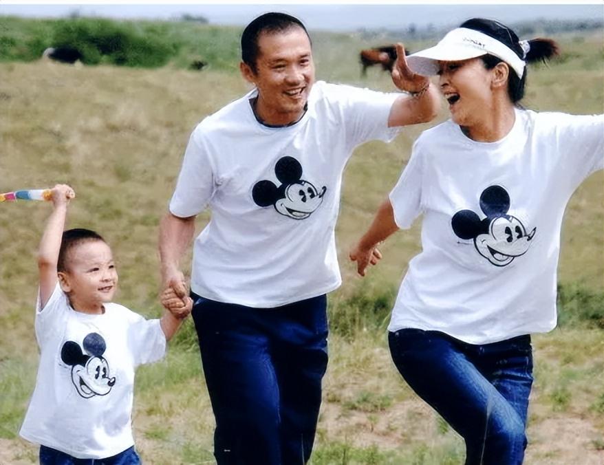 回顾黄志忠抛弃相爱13年的何音52岁依旧单身有柯蓝陪伴不孤单