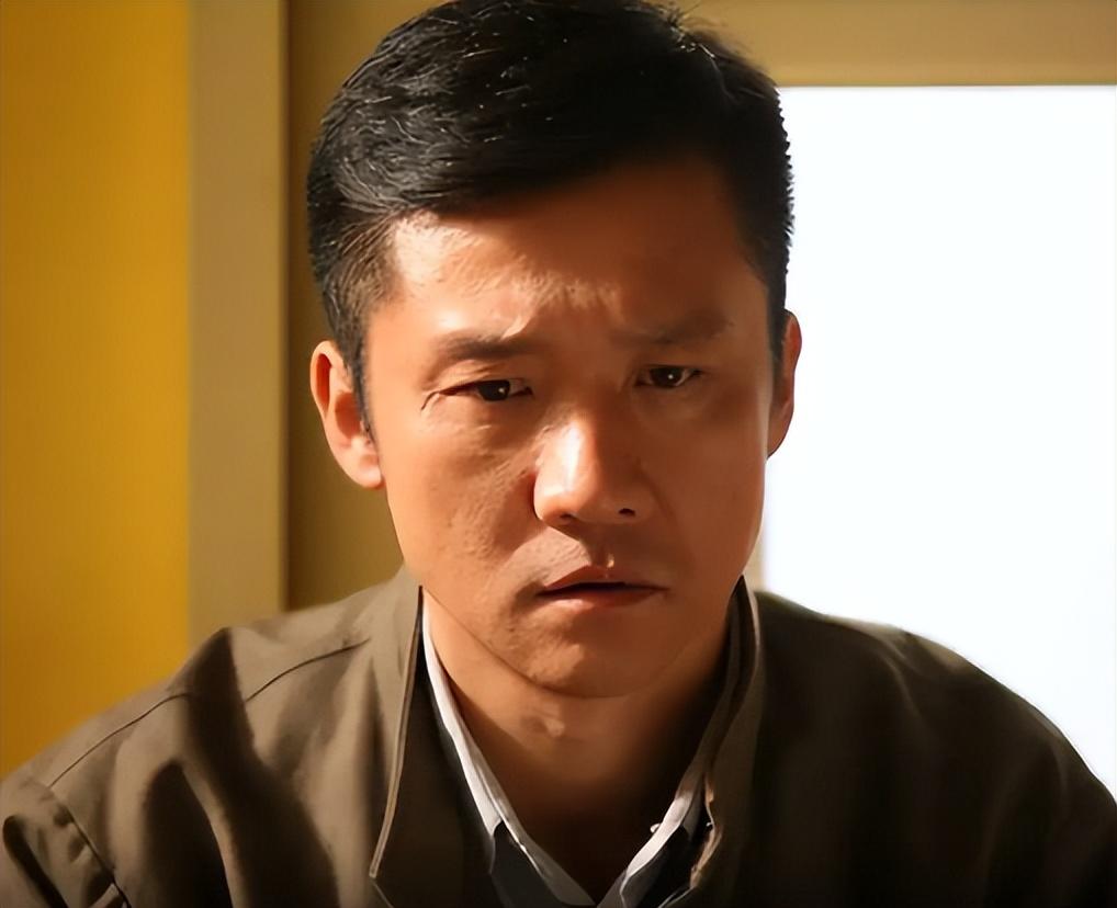 回顾何音与黄志忠结婚13年生一子离婚后嫁小9岁老公今幸福美满