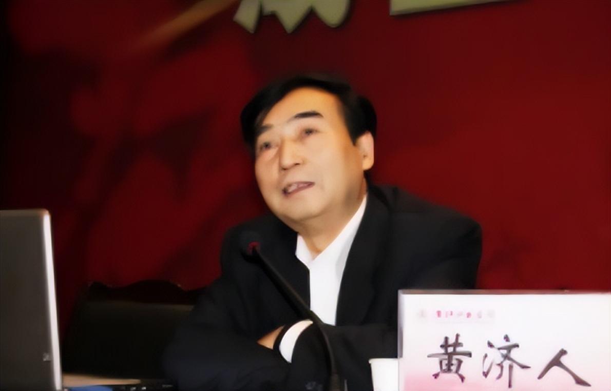 黄济人的父亲叫做黄剑夫,不仅是国民党第16军少将副军长兼109师师长