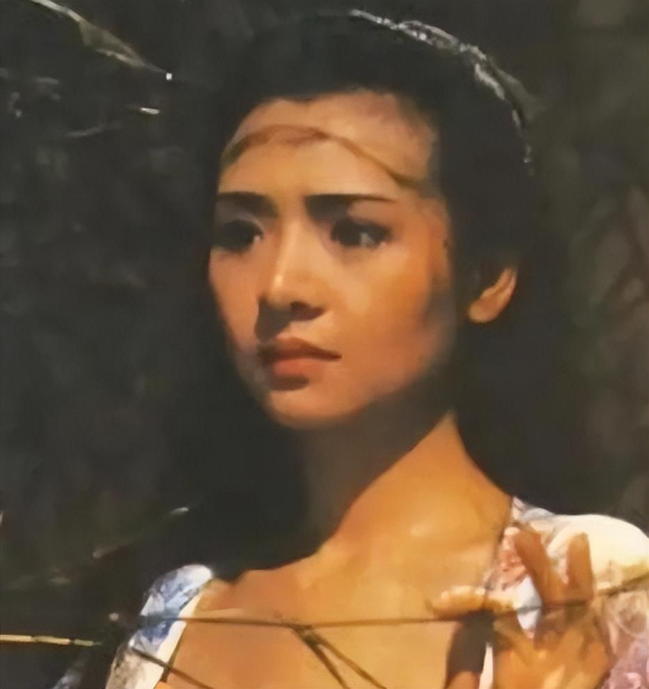 回顾叶子楣巅峰时为爱退圈和男友同居26年未婚55岁依然单身