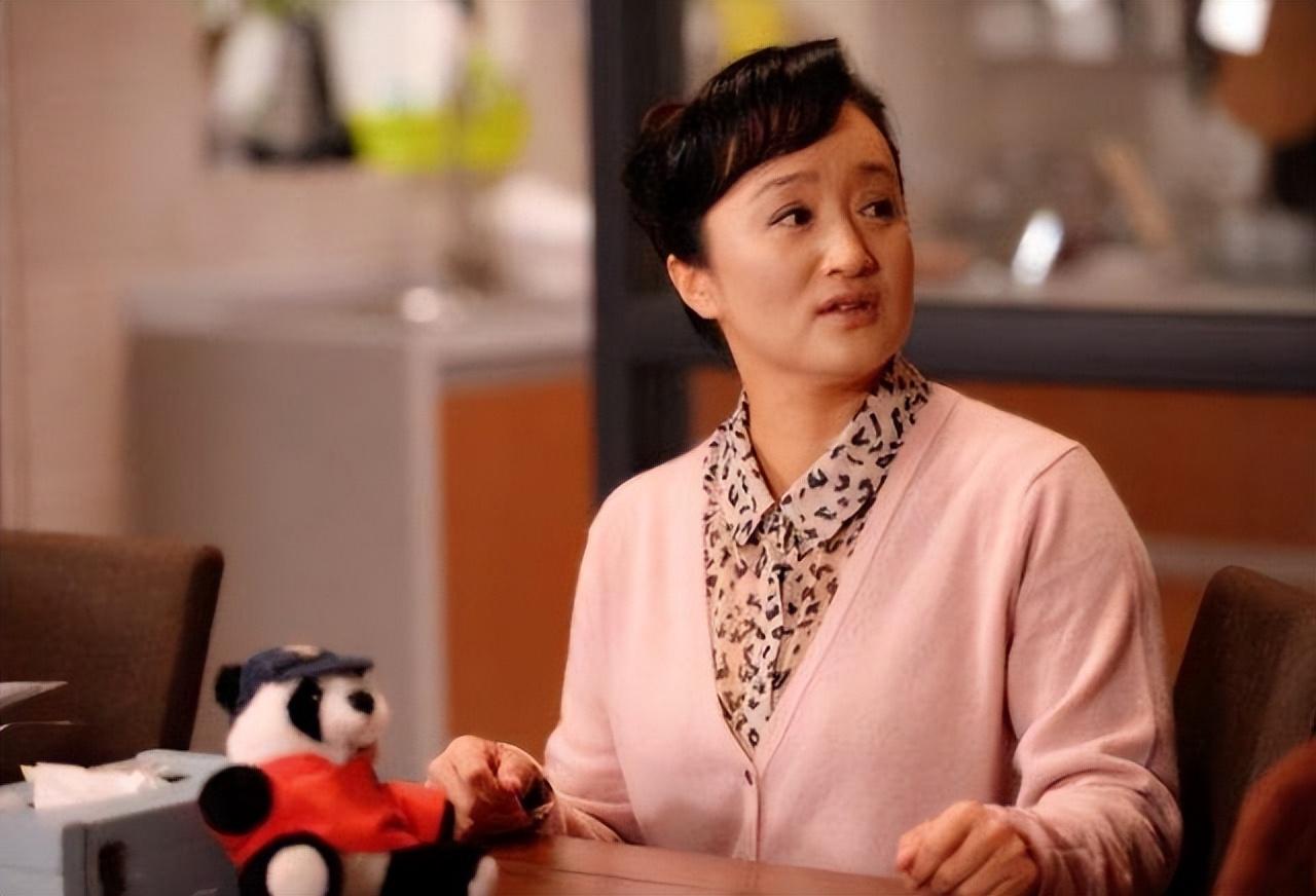 回顾杨昆千万别墅被拍卖退休金仅2000多60岁无儿女为夫还债