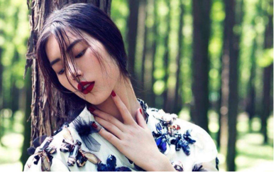 刘雯是1988年出生于湖南永州,家庭条件还算小康.