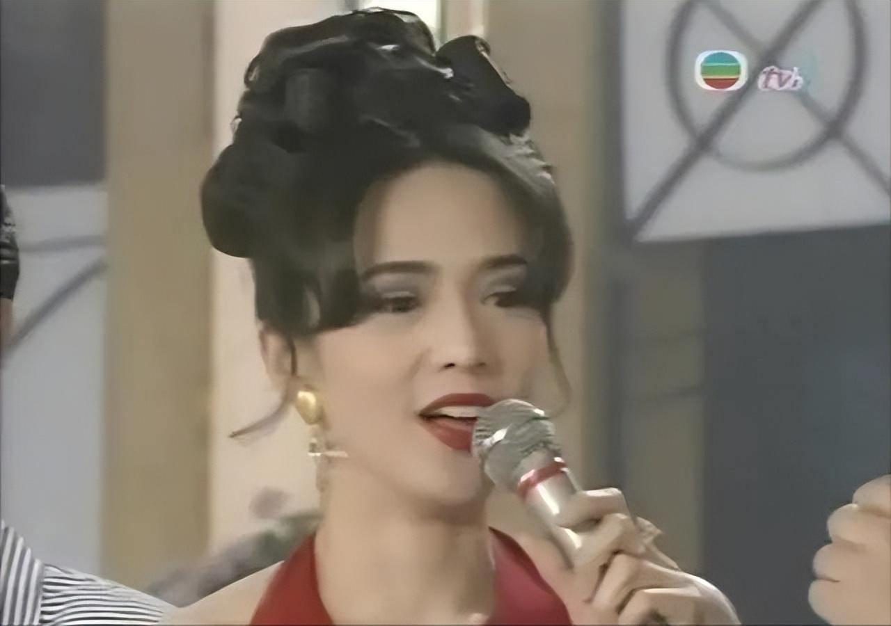 影后郑裕玲分手时把对方赶出豪宅如今的她证实周润发没说错