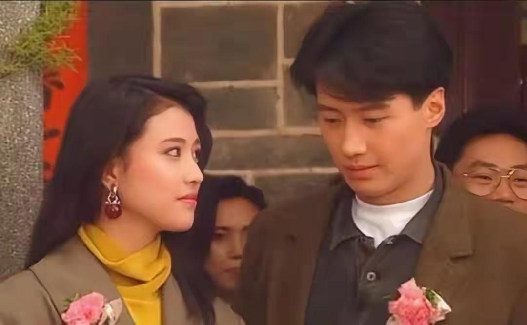 回顾周海媚23岁嫁给吕良伟一年后离婚如今独居北京不婚不育