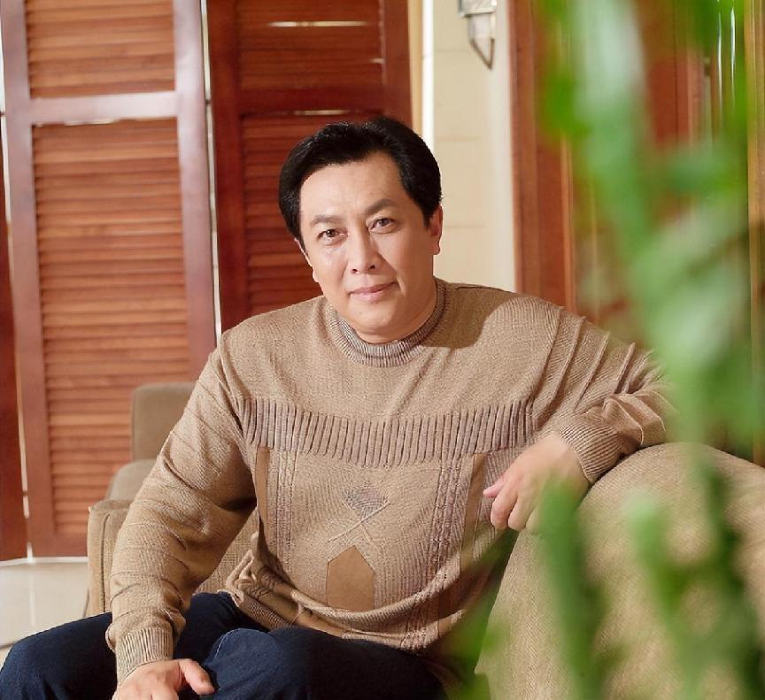 唐国强现状国内淘金妻儿在国外花为残疾儿子的婚恋担心