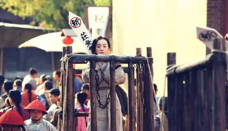 古代女囚发配千里为何官差不怕累不怕路途艰辛争抢押送差事