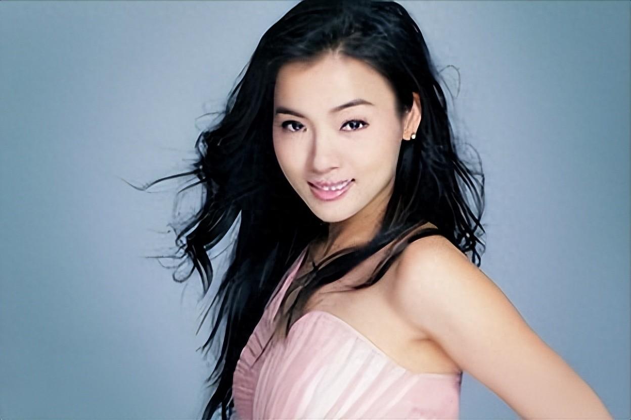 民歌天后陈思思嫁给歌唱家婚后生一女今46岁气质依旧动人