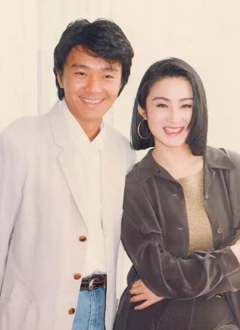 1989年,张敏因和周星驰一起合作《最佳女婿》,荣获了金龙奖"最有前途