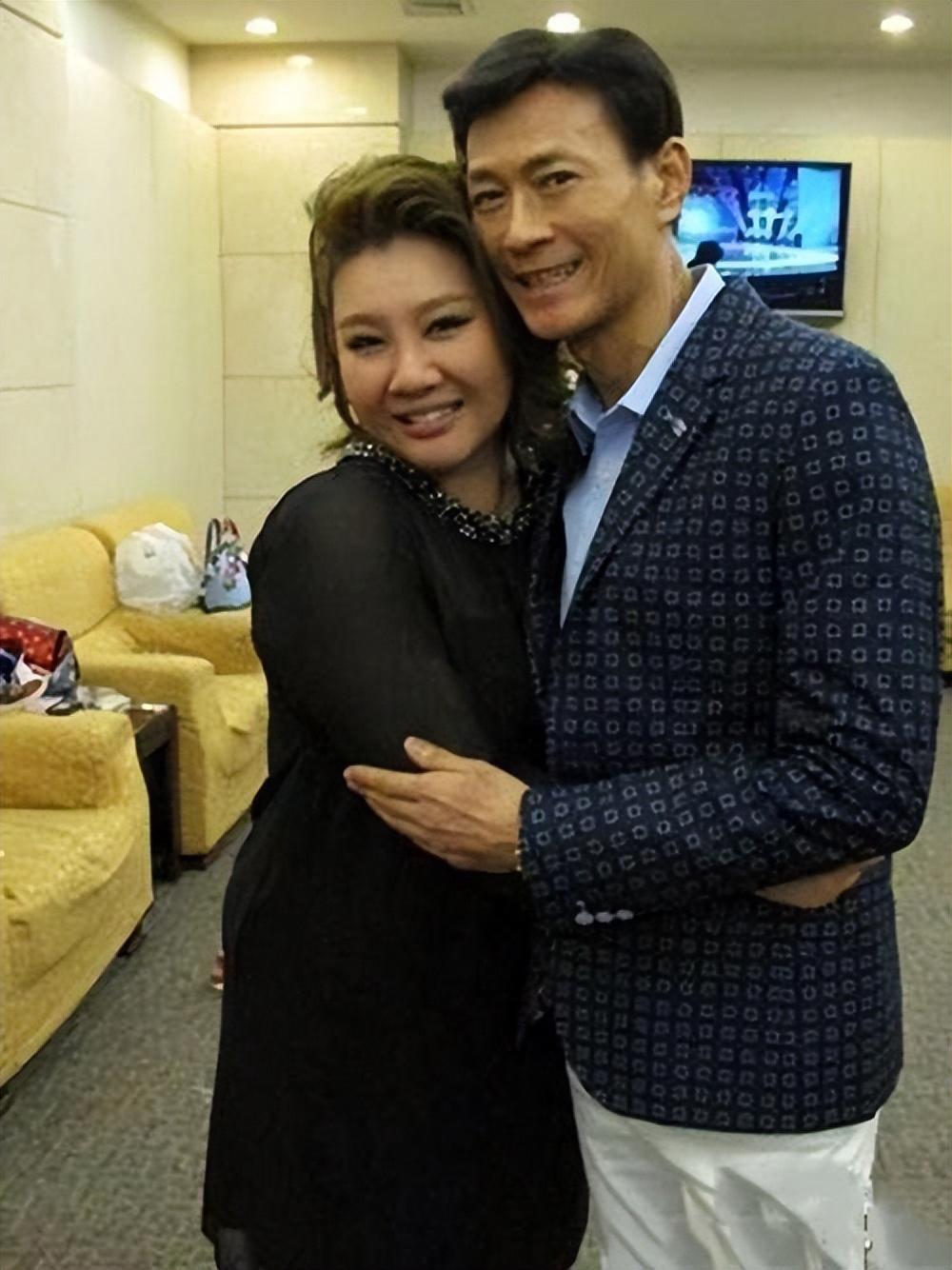 回顾沈殿霞女儿郑欣宜母亲去世父亲再婚继母用爱为我撑起一个家