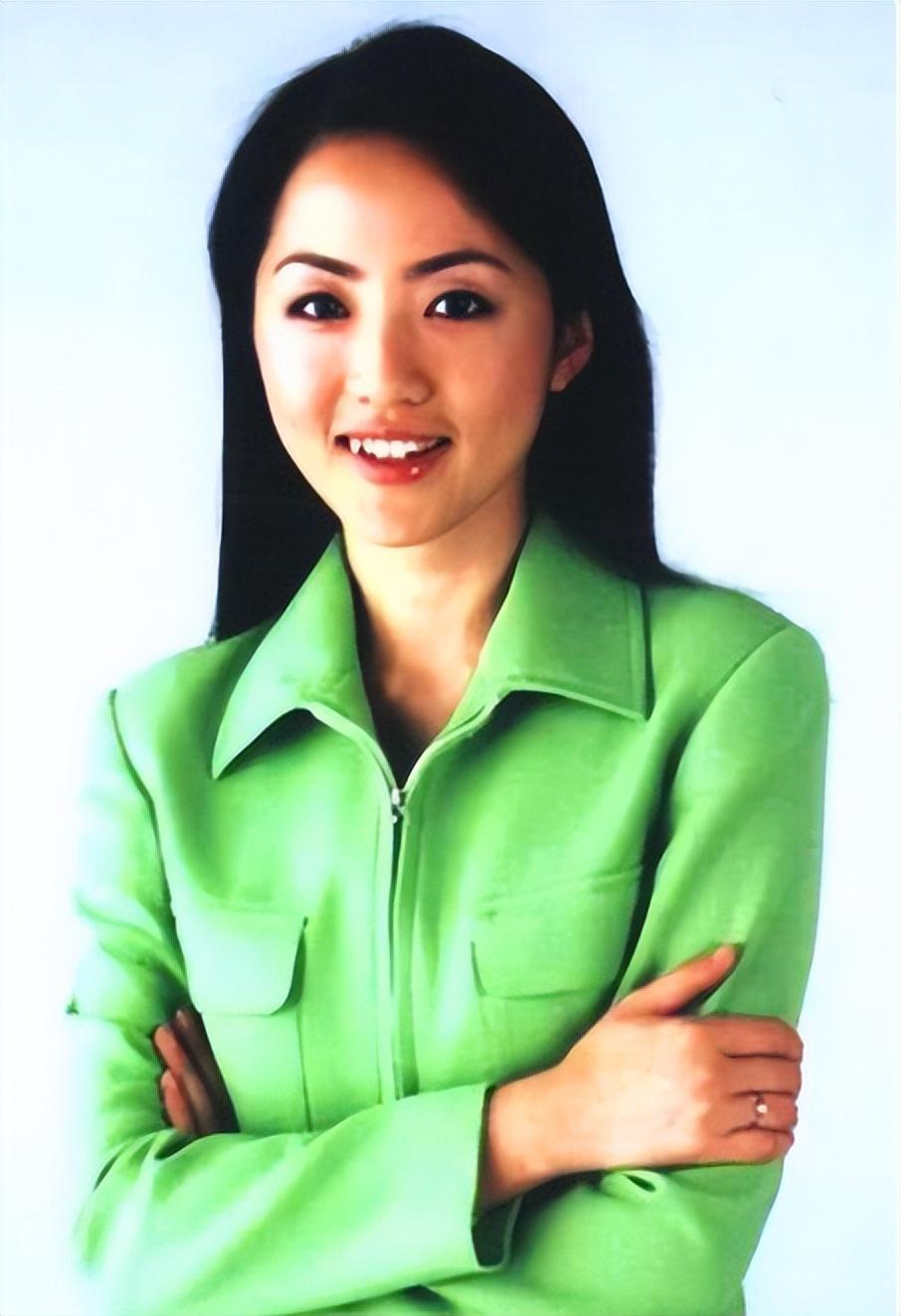 1973年,杨丹在湖南邵阳出生了,她的出生给家中带去了无数的欢声笑语.