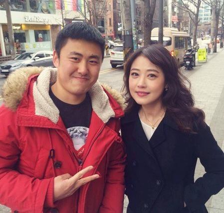 只有和迪生集团的董事长伍士荣,周海媚一直都是沉默的状态.