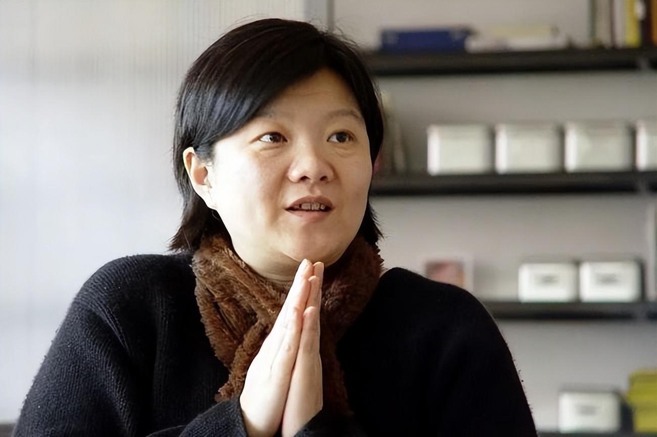 回顾倪萍和陈凯歌分手他娶娇妻生活圆满她再婚带着伤痛做母亲