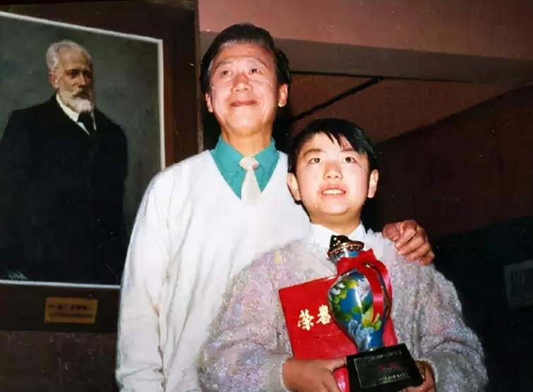 回顾父亲没给钢琴老师送红包她差点耽误了郎朗的前程