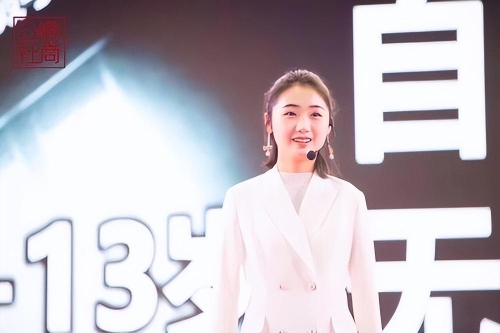 2022断臂女孩杨佩图片