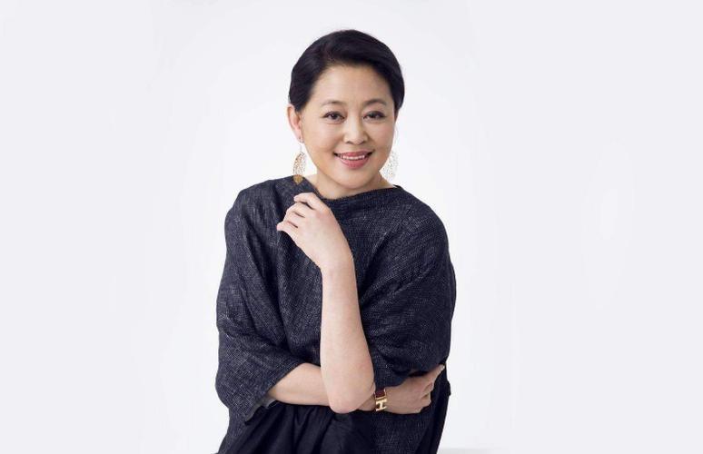 回顾倪萍和陈凯歌分手他娶娇妻生活圆满她再婚带着伤痛做母亲