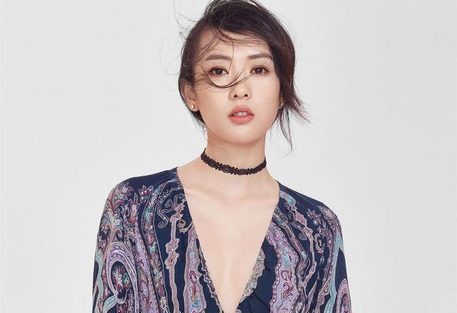 回顾童瑶和张默分手难以释怀如今嫁大17岁的富商活出自己