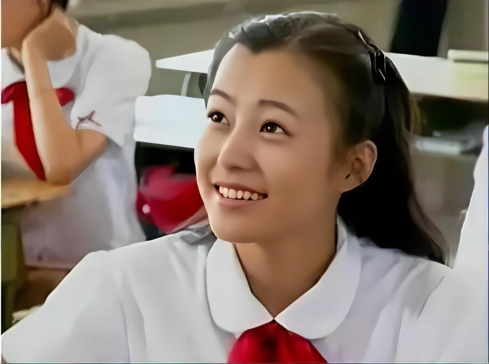 15岁时,郝蕾在电视剧《青苹果红苹果》里饰演一个高中生,虽然仅仅演了