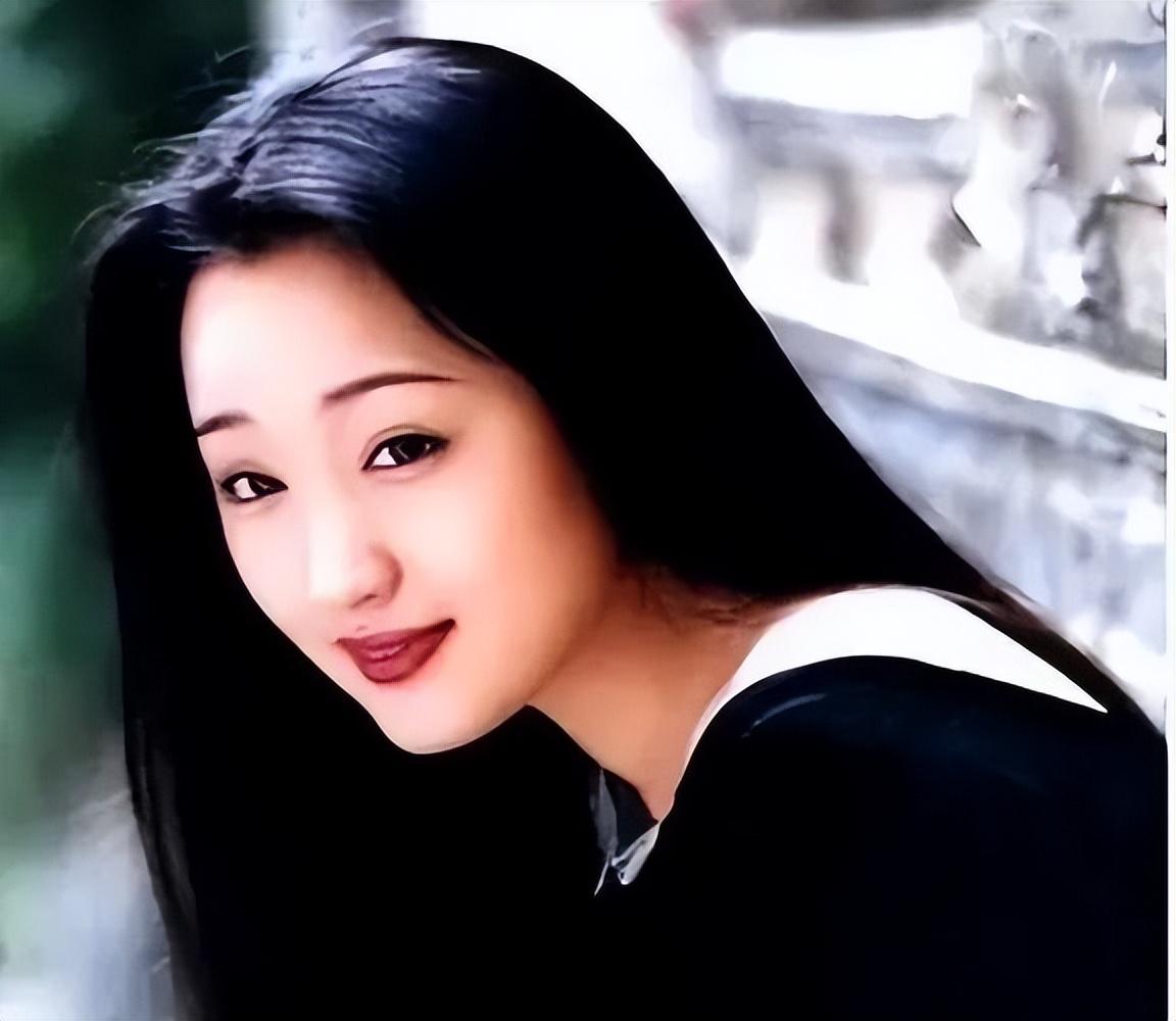 回顾杨钰莹巅峰期爱上赖文峰却葬送十年事业51岁不婚仍单身