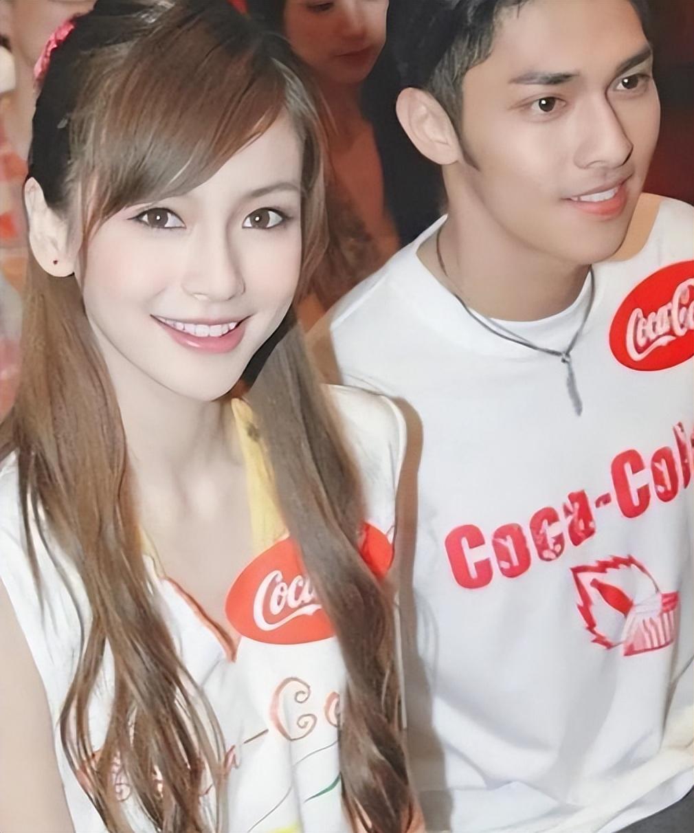 杨颖晒35岁生日照与父母儿子罕见同框小海绵露正脸像爸又像妈