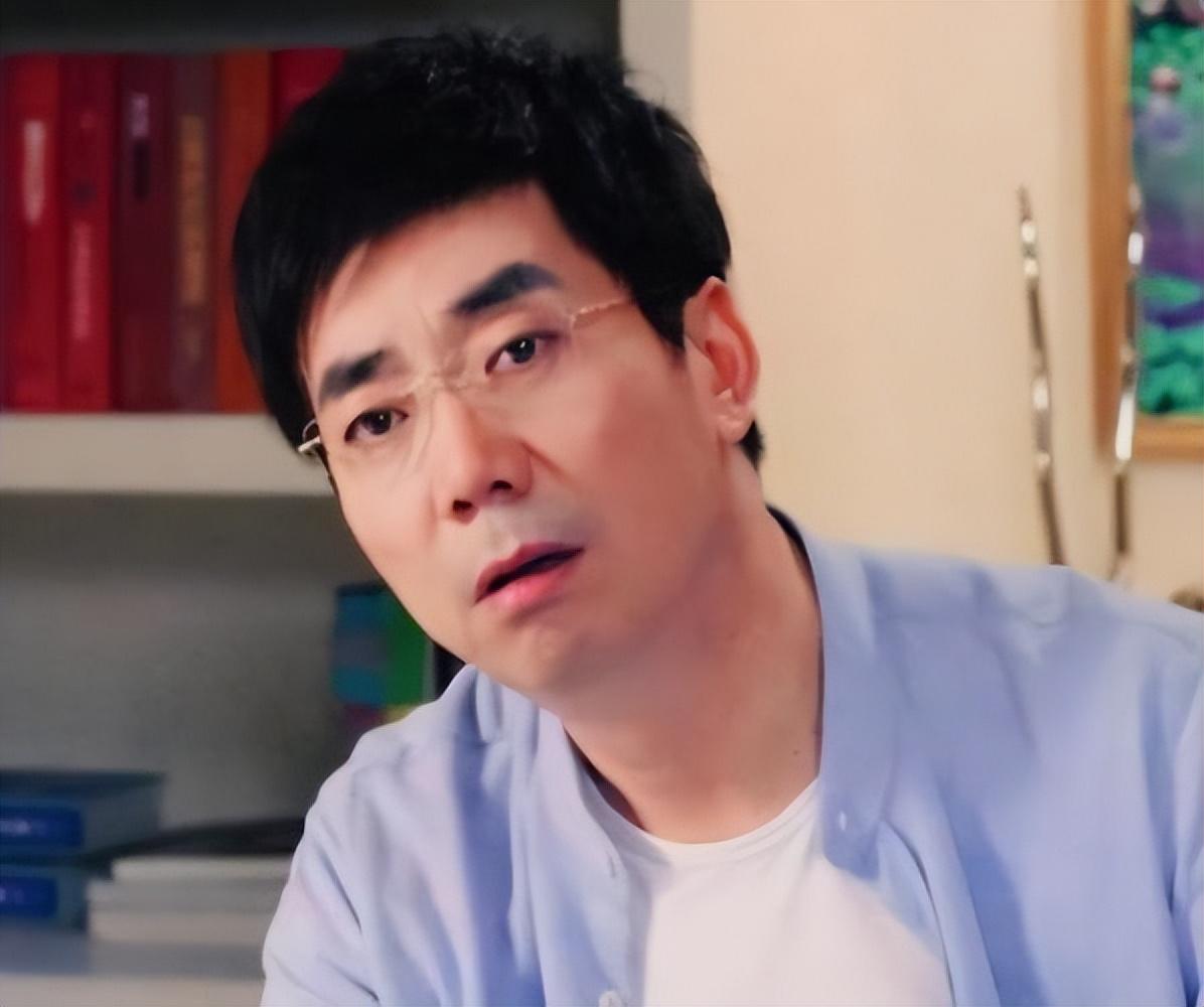 范明:娶大6岁二婚女当老婆,把继子当亲儿子,继子成国家骄傲