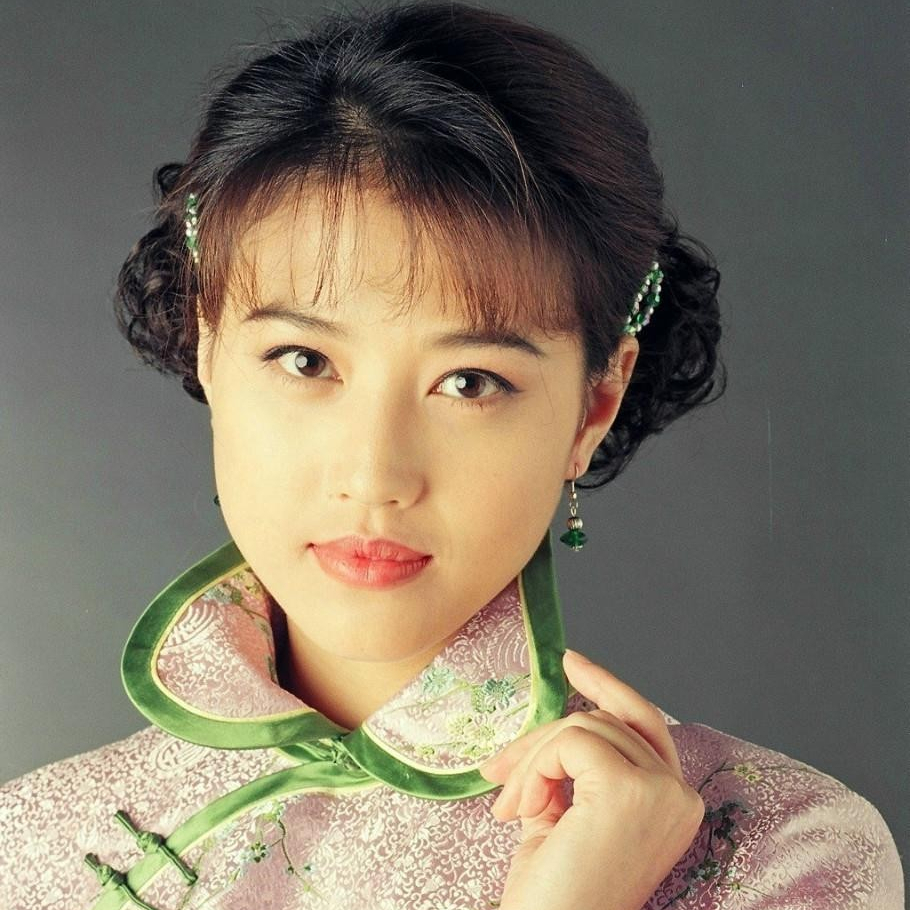 回顾周海媚23岁嫁给吕良伟一年后离婚如今独居北京不婚不育