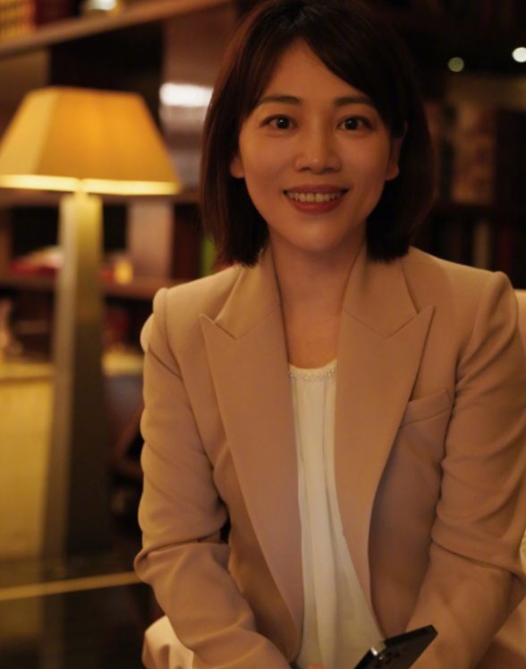 回顾劳春燕:和丈夫分居15年,孕期仍坚持上班,风光背后有心酸