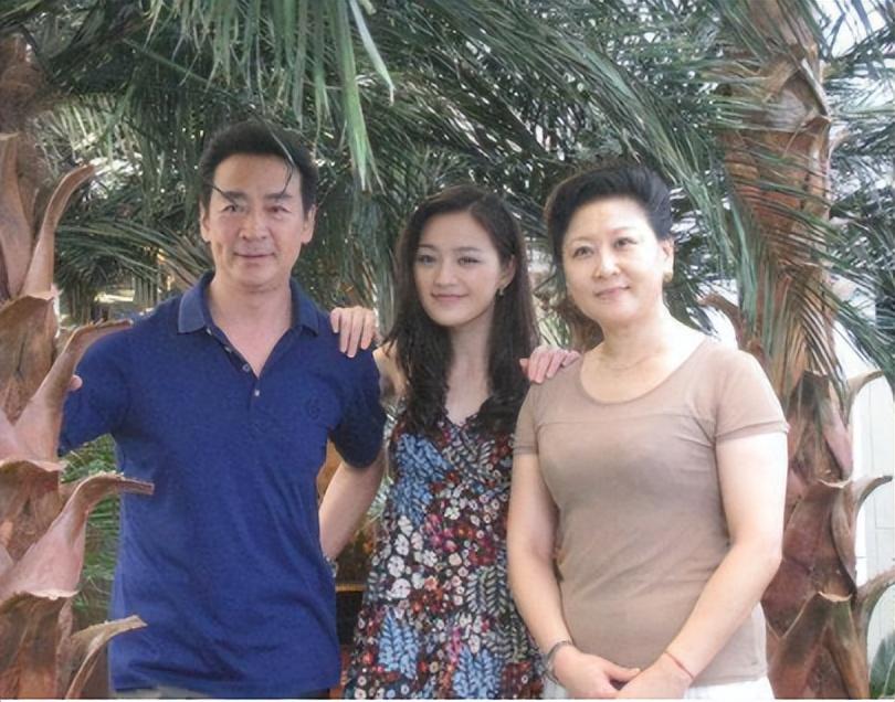 回顾寇振海三婚娶小21岁娇妻54岁喜当爹如今68岁仍不敢老去