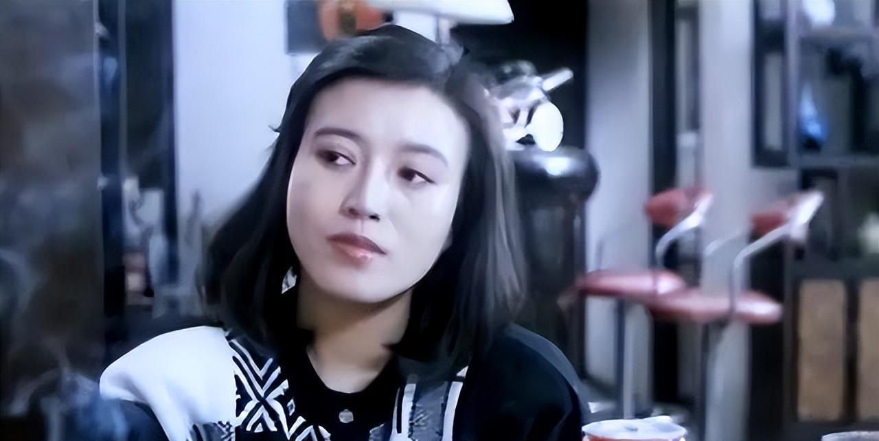 丁嘉丽:也怪我年轻时没管住自己铸成大错!现在后悔也来不及了