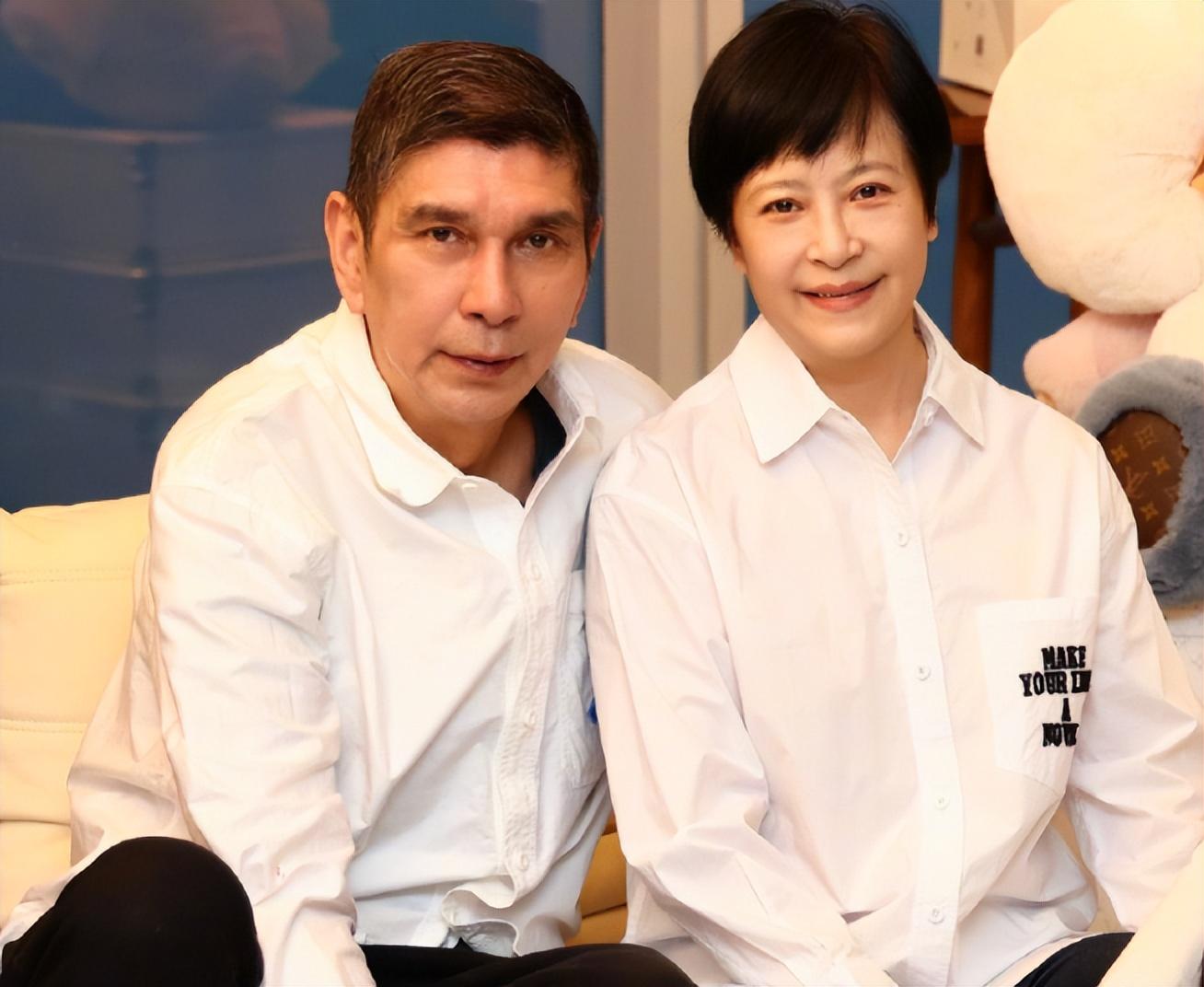 杨颖晒35岁生日照与父母儿子罕见同框小海绵露正脸像爸又像妈