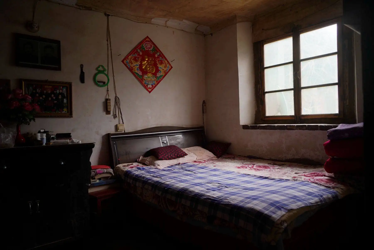 回顾女知青为前途抛弃女儿38年后上电视寻亲女儿的选择让人泪目